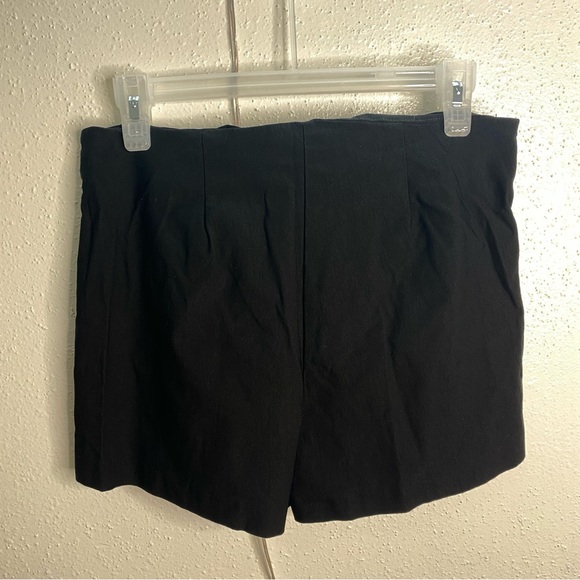 Laced up black shorts - Picture 5 of 9